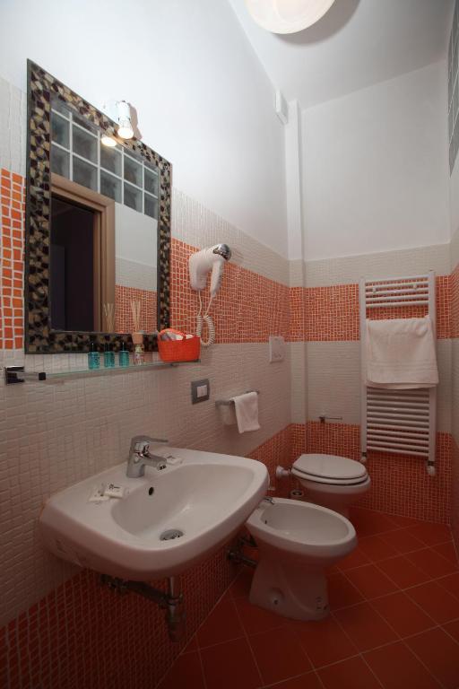Double Room with Private Bathroom,56411407:JPEG